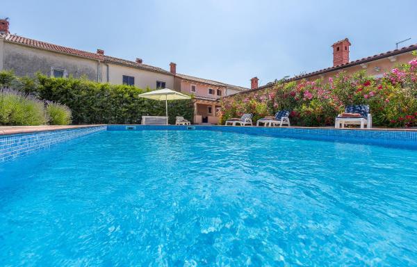 Pool & Sun Villa Rici, Book  Hoteller i Pula Riviera med pool, Swimmingpool