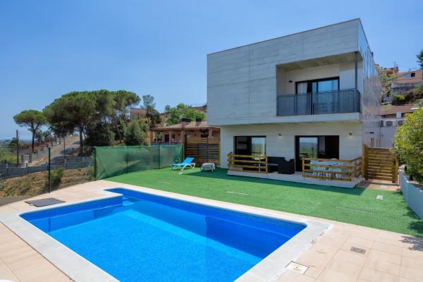Hauzify I Villa Velaz, Book  Fogars de la Selva Barcelona Province