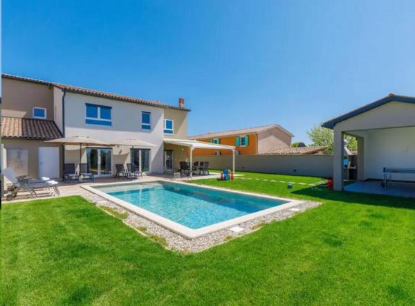 Villa Edi with heated pool, Book  Hoteller i Pula Riviera med pool, Swimmingpool