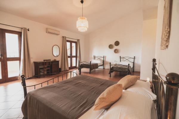Anima Hotel Sardinia, Book  Hoteller i Fluminimaggiore med parkering, Parkering