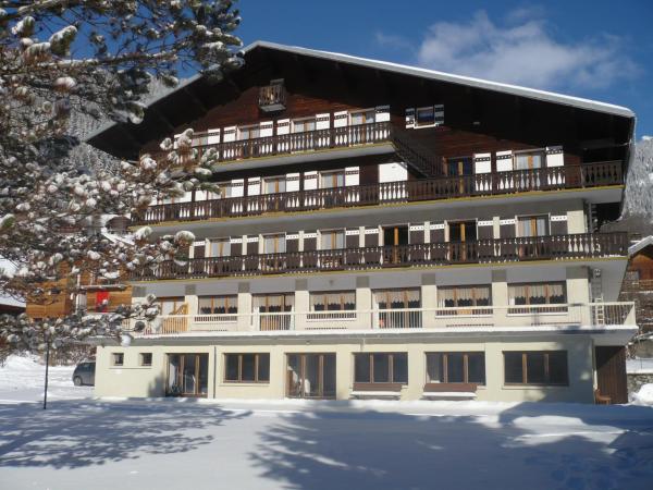 CENT CRISTAUX, Book  Hoteller i Rhône-Alps med parkering, Parkering