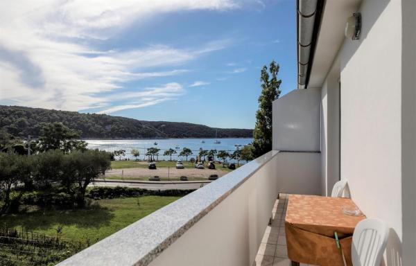Apartments Stanicic Kampor, Book Lejlighed Kvarner Islands hoteller med parkering, Parkering