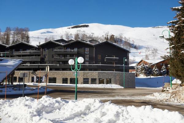 Résidence Goélia Le Hameau, Book  Hoteller i Oisans med pool, Swimmingpool
