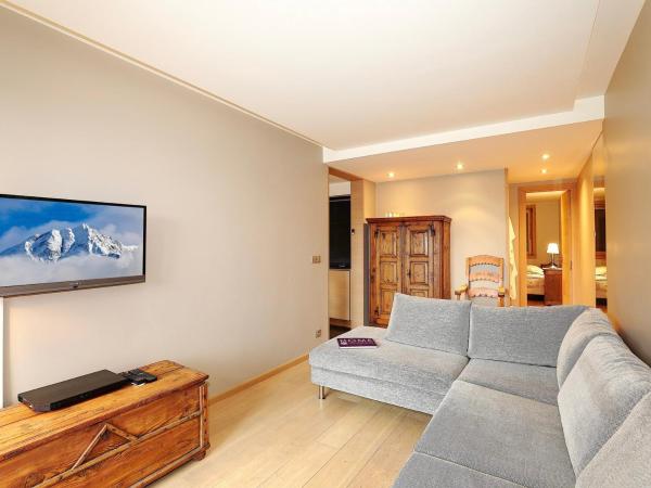 Appartement élégant à Courchevel Village, 3 chambres, animaux acceptés - FR-1-575-33, Book  Hoteller i Rhône-Alps med parkering, Parkering