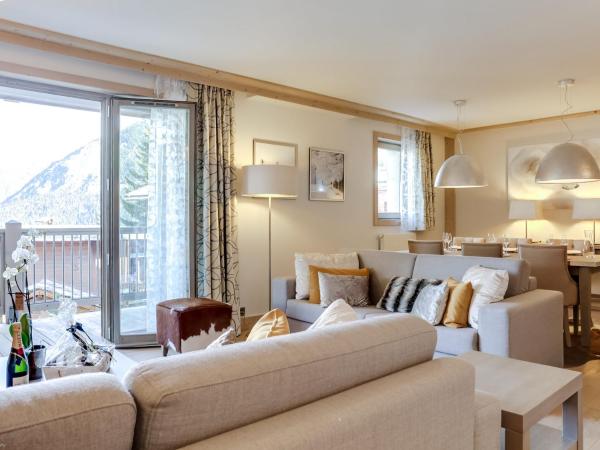 Appartement moderne 4 pièces à Courchevel Village avec parking - FR-1-562-15, Book  Hoteller i Rhône-Alps med parkering, Parkering