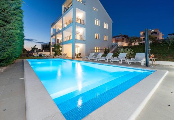 Apartment Deluxe Villa Carlotta, Book Lejlighed Hoteller i Zadar County med pool, Swimmingpool