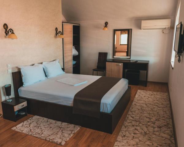 Delta Est Hotel & Restaurant, Book  Sulina 