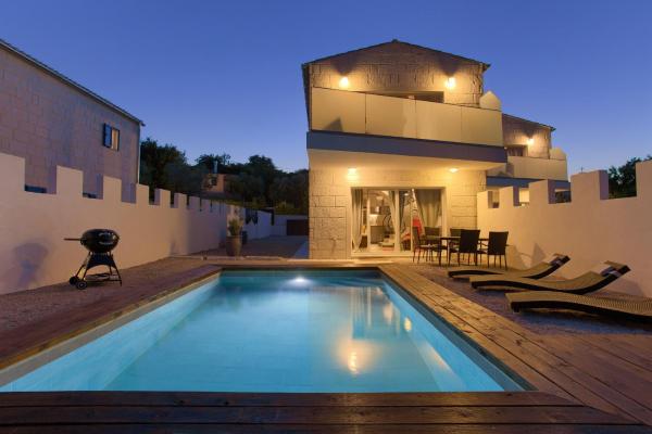 Pax Houses, Book  Krk 