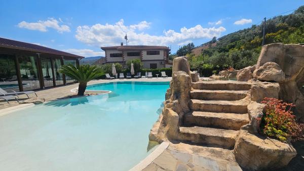 Villa Manila, Book  Omignano hoteller med parkering, Parkering
