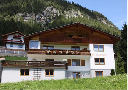 Klauserhof, Book  Hoteller i Tyrol med parkering, Parkering