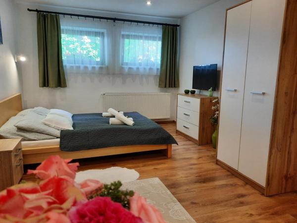 Cristal Apartman, Book  Hoteller i Siófok med parkering, Parkering