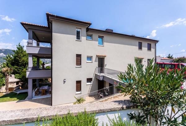 Apartments Vugrinec with Terrace, Book Lejlighed Baška 