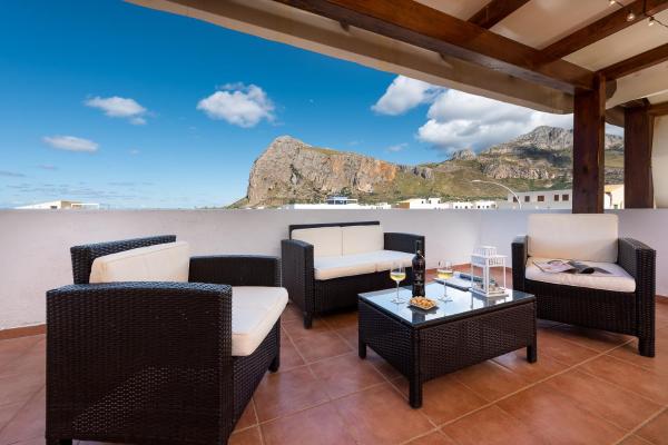 I Tre Golfi - Appartamenti con Terrazzo fino a 800 mt dal mare, Book  Sicilien hoteller med parkering, Parkering