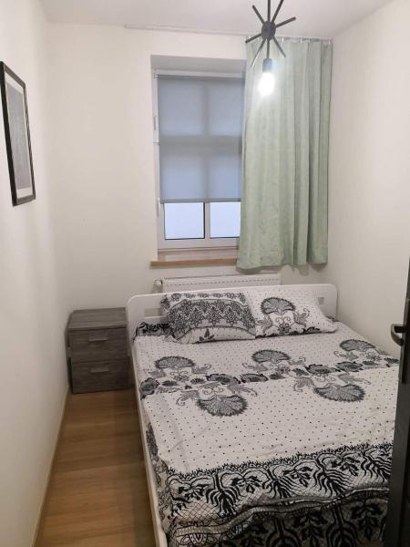 Apartamenty Górskie LĄDEK-ZDRÓJ, Book  Lower Silesia hoteller med parkering, Parkering