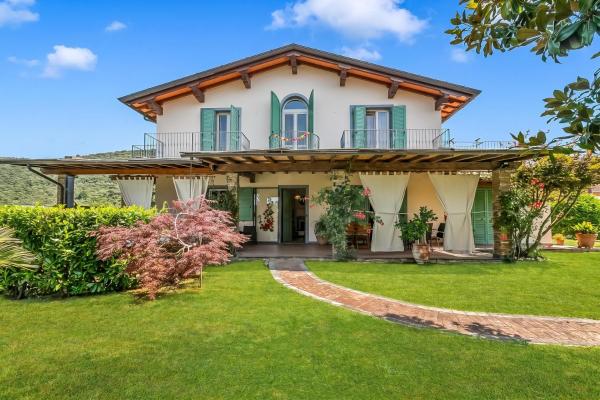 Villa Clara few km from the sea - Happy Rentals, Book  Pietrasanta Versilia