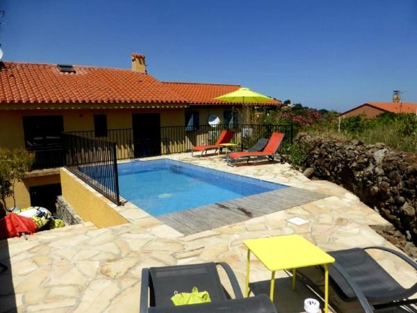 8COL12 Villa de caractère avec piscine privée, Book  Vermillion Coast hoteller med parkering, Parkering