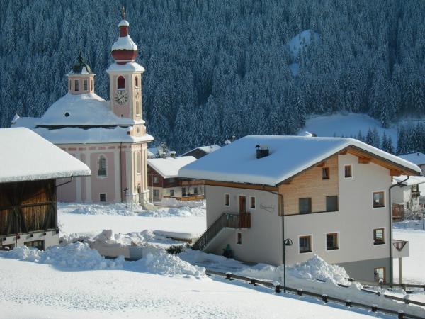Brunnerhof, Book  Hoteller i Tyrol med parkering, Parkering