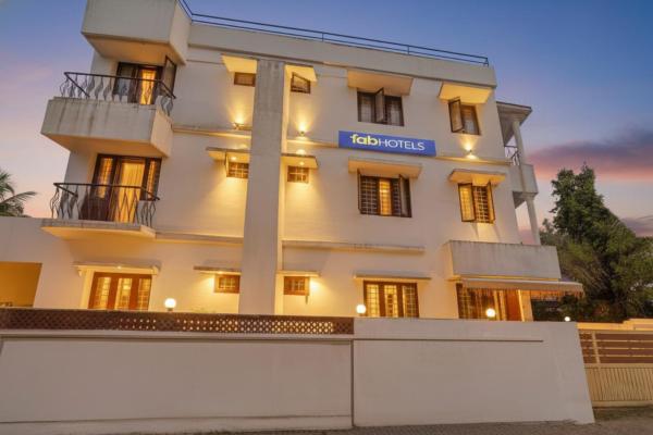 FabHotel Fort Beach Residency, Book  Kochi New Delhi