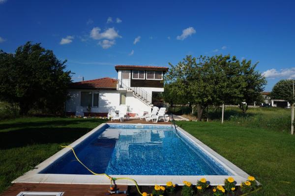Вила Бела - Villa Bella - Near Kranevo and Albena, Book  Varna region hoteller med pool, Swimmingpool