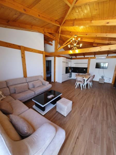 Klajdi Apartaments, Book Lejlighed Vlorë County hoteller med parkering, Parkering