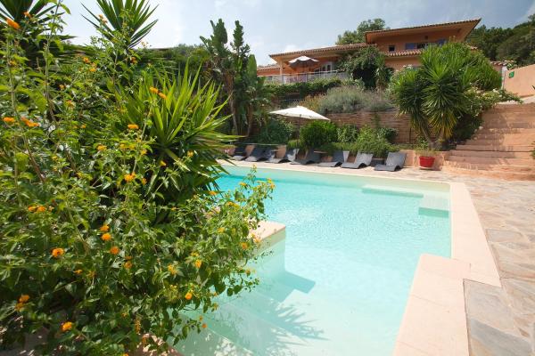 Villa Mimosa, Book  Hoteller i Korsika med pool, Swimmingpool