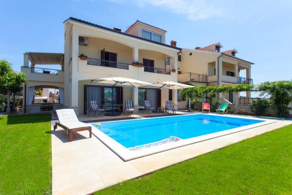 Premium Central Apartments, Book Lejlighed Hoteller i Vrsar med pool, Swimmingpool