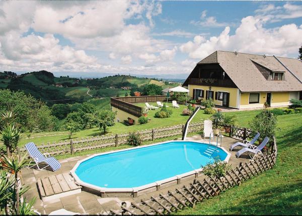 Weingut Lambauer, Book  Hoteller i Wildon med pool, Swimmingpool