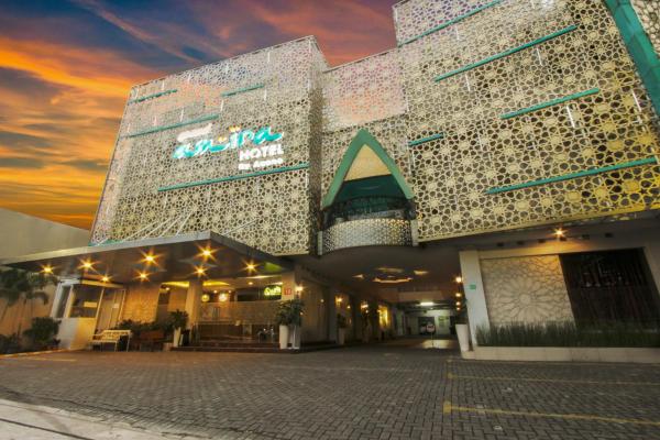 Grand Amira Hotel Solo, Azana Hotels Collection, Book  Solo Central Java, nær Klewer Market