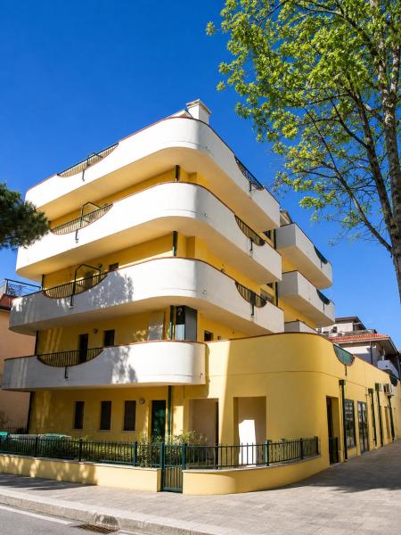 Residence Mediterraneo - Agenzia Cocal, Book  Hoteller i Friuli Venezia Giulia med parkering, Parkering