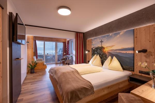 Das Sonnleiten Ski- und Motorradhotel Bruck im Zillertal, Book  Hoteller i Tyrol med parkering, Parkering