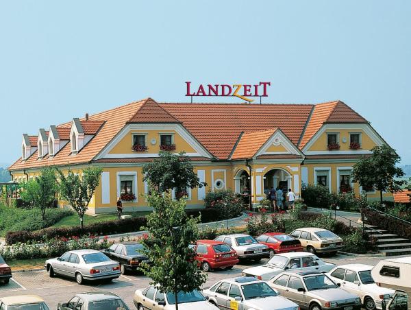 Landzeit Autobahnrestaurant & Motorhotel Loipersdorf, Book Motel Hoteller i Burgenland med parkering, Parkering