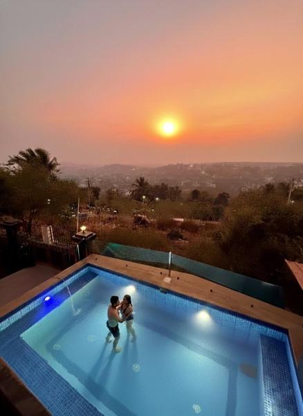 Shivaaz Hill Top Villa - 3BHK, Book  Goa hoteller med pool, Swimmingpool