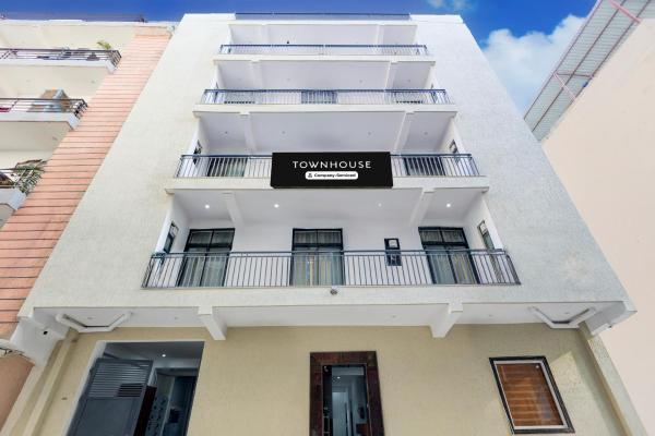 Townhouse Sector 8 Manesar, Book Hotel Gurgaon 