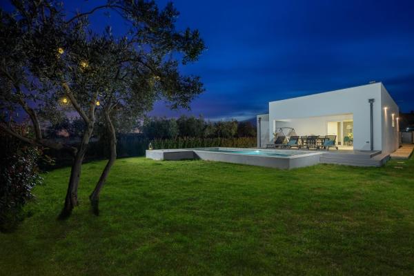 Villa Casa Lapis by Istrialux, Book  Hoteller i Pula Riviera med pool, Swimmingpool