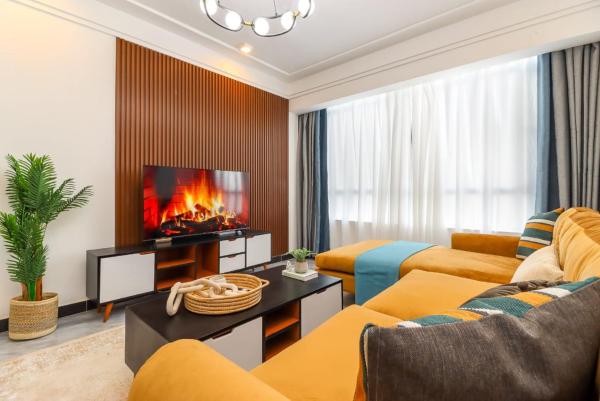 fabulous homes in kilimani apartment with amazing breathtaking city views, swimming pool, ample parking space and children playground area, Book  Nairobi hoteller med parkering, Parkering