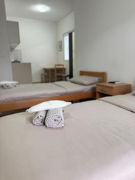 ADAIST Apartments Budva Free Parking & Balcony, Book Lejlighed Budva hoteller med parkering, Parkering