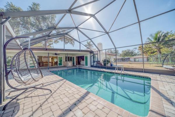 Villa En-haccore & Walfare next to ELRIO Golf Club-Heated Pool, Book  North Fort Myers Fort Myers Area