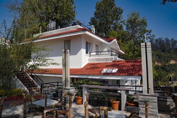 Peach County Villa By Let\s inn, Book  Hoteller i Coonoor med pool, Swimmingpool