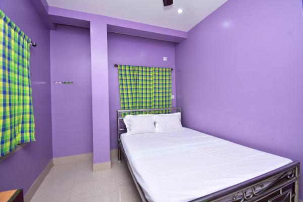 SPOT ON BARSHA GEUST HOUSE, Book  Shānti Niketan West Bengal