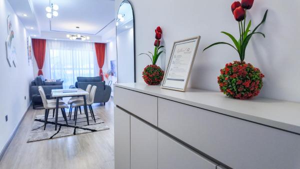 Kiki Cozy Homes - Heated pool, gym, kids play area, garden, roof top views, Book  Nairobi hoteller med pool, Swimmingpool