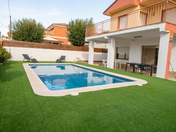 Villa Las Alcazar con Piscina privada cerca al mar, Book  Hoteller i Creixell med pool, Swimmingpool