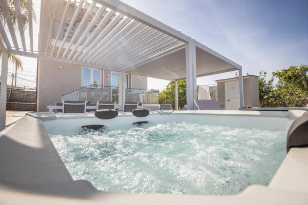 Richgood Luxury homes - Villa Zefira sole, Book  Sicilien hoteller med parkering, Parkering