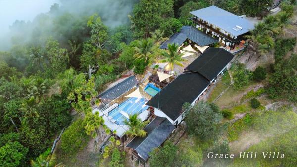 Gracehill Villa Berjaya Hill Bentong, Book  Pahang hoteller med pool, Swimmingpool