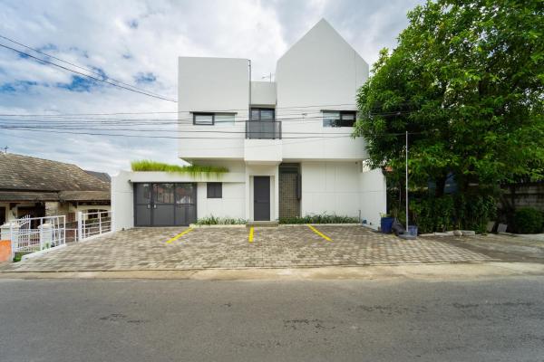 Artric Profesional Living By ARBA, Book  Kalibanteng-kidul Central Java