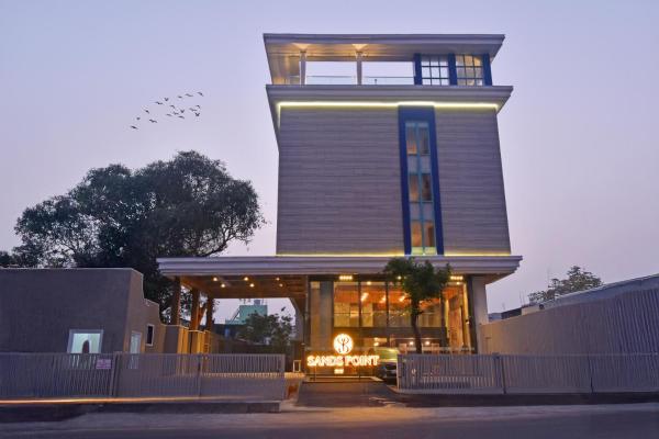 Sands Point Hotel, Book  Hoteller i Tamil Nadu med pool, Swimmingpool