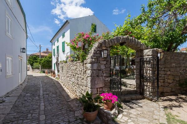 Rooms by the sea Osor - Losinj - 23106, Book   