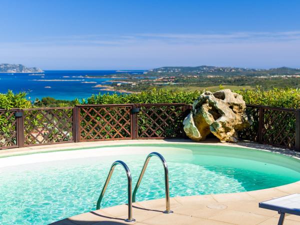 Villa Majra by Klodge, Book  Emerald Coast hoteller med pool, Swimmingpool