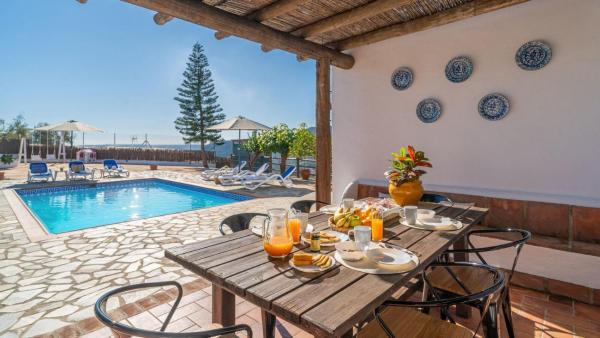 Villa El Algarrobo Frigiliana by Ruralidays, Book  Hoteller i Axarquía med pool, Swimmingpool