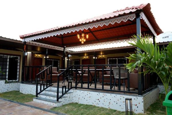Manish Inn Resort, Book  Hoteller i New Delhi med pool, Swimmingpool