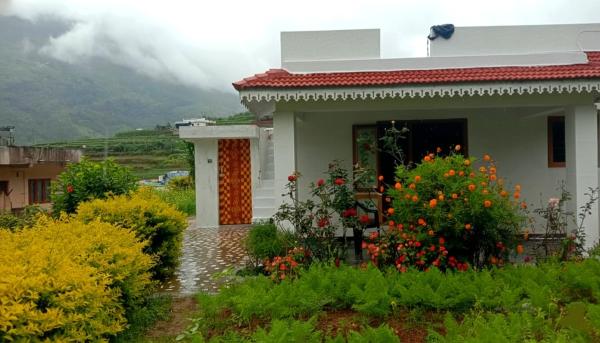 Kalpanahomestay, Book  Hoteller i Vattavada med parkering, Parkering